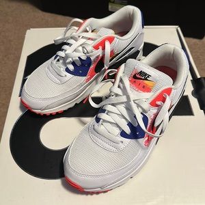 Women’s air max 90’s, excellent condition only wore once or twice.